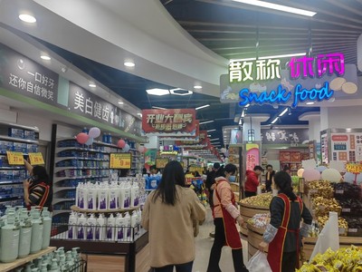 羅平供銷超市齊“上陣” 年貨充足“年味”濃